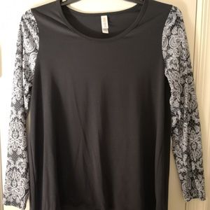 LuLaRoe Tops - LuLaRoe Lynnae L tunic top Black Lace Print LuLaRoe Tops - LuLaRoe Lynnae L tunic top Black Lace Print